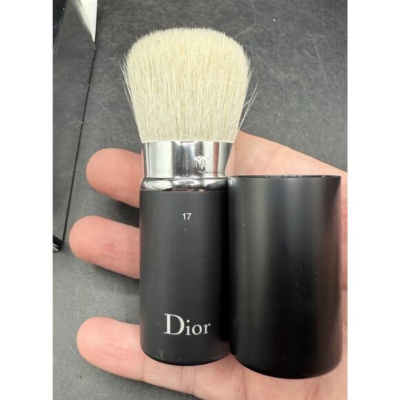 Dior Backstage Retractable Kabuki Brush 17 Brand New! In Box - Picture 8 of 10